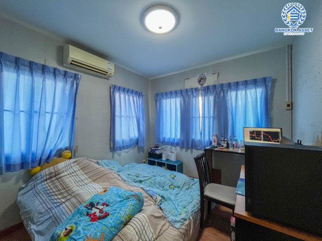 บ้านเดี่ยวมือสองย่านนนทบุรี ม.ภัสสร14 บางใหญ่ #หลังมุม เนื้อที่กว้างขวางมากถึง 64 ตร.ว. ฟังก์ชัน 4 ห้องนอน 2 ห้องน้ำ 2 ที่จอดรถ บ้านสภาพดี แถมฟรี! 4 เครื่องปรับอากาศ, 1 เครื่องทำน้ำอุ่น บนทำเลศักยภาพ ใกล้เซ็นทรัลเวสต์เกต, รถไฟฟ้าสายสีม่วง "สถานีตลาดบางใหญ่" และทางด่วน...